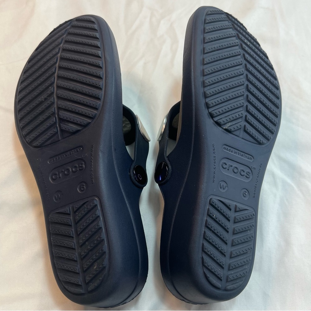 Crocs Sanrah Hammered Circle Wedge Flip Sandal Womens Shoe Sz 6 Blue Gray Silver - Picture 4 of 5